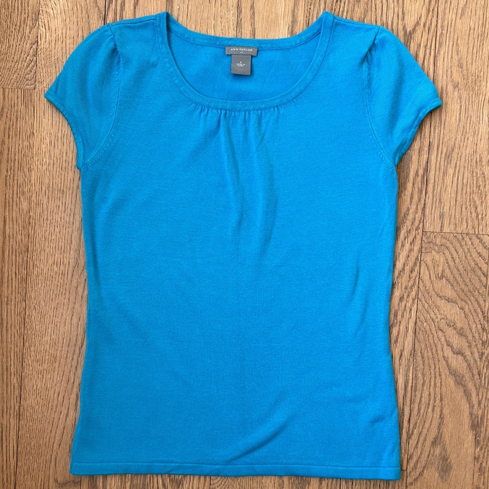 Ann Taylor Blue Short-Sleeve Sweater – Size Small
